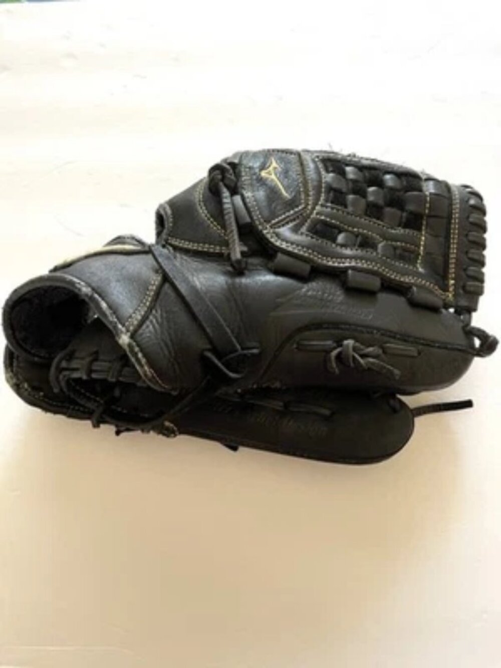 Mizuno Professional Model Center Pocket Design RHT 12" Model GMVP-1200P3